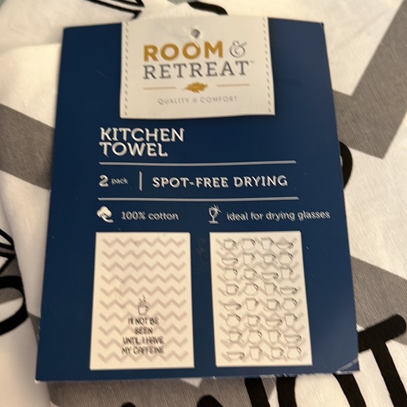 Room & retreat kitchen towels NWT - Picture 3 of 3